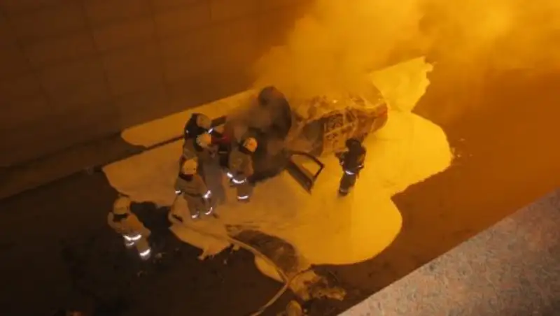 В Астане горел автомобиль