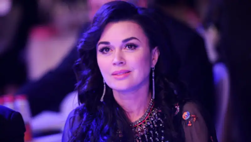 Актриса Анастасия Заворотнюк погасила все долги