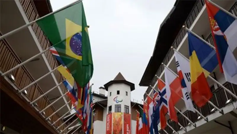 В Паралимпийской деревне в Сочи подняли флаги 45 стран-участниц 