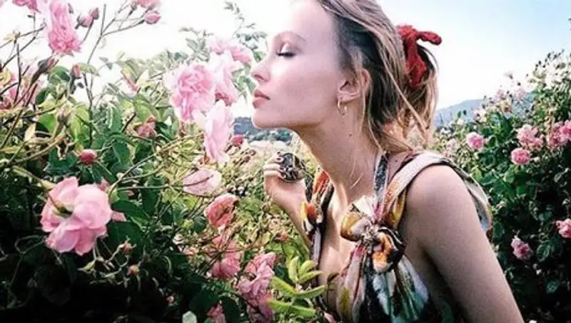 Лили-Роуз Депп снялась для обложки Vogue с Карлом Лагерфельдом