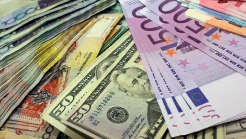 Курсы валют в среду: тенге слабеет