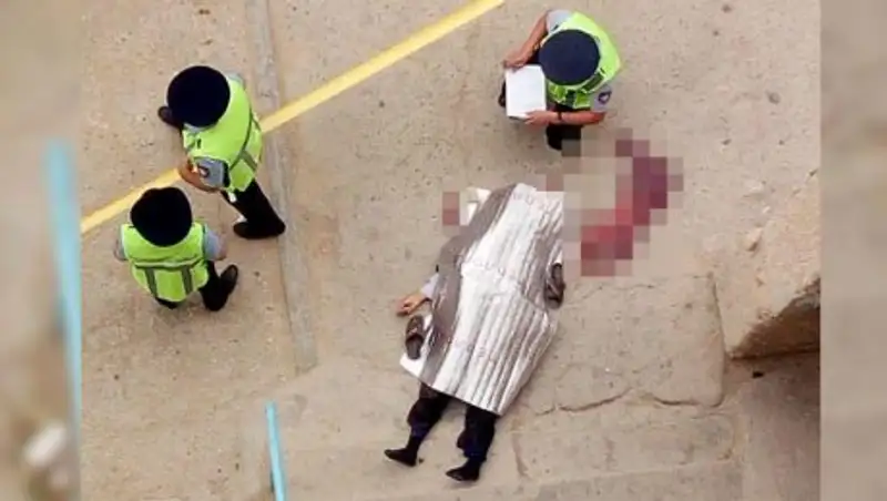 В Актау мужчина разбился, спрыгнув с многотоэтажки