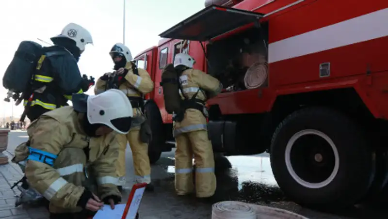 Женщину и четверых детей спасли пожарные Нур-Султана