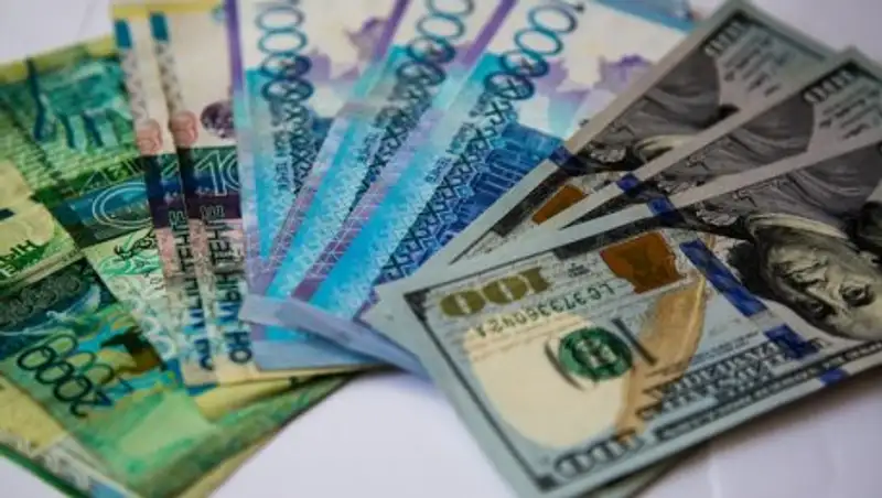 Тенге укрепился до 324 за доллар