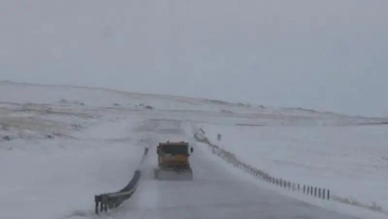 В двух областях из-за непогоды ограничено движение по трассам 