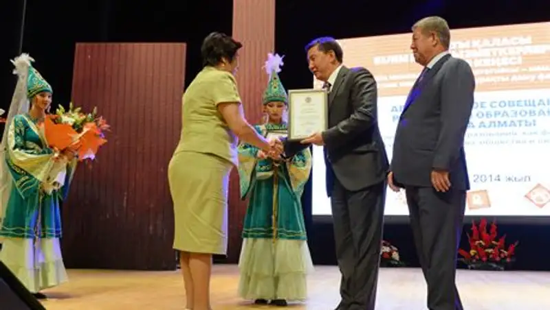 Ахметжан Есимов озаботился зарплатой учителей не только Алматы, но и в целом страны