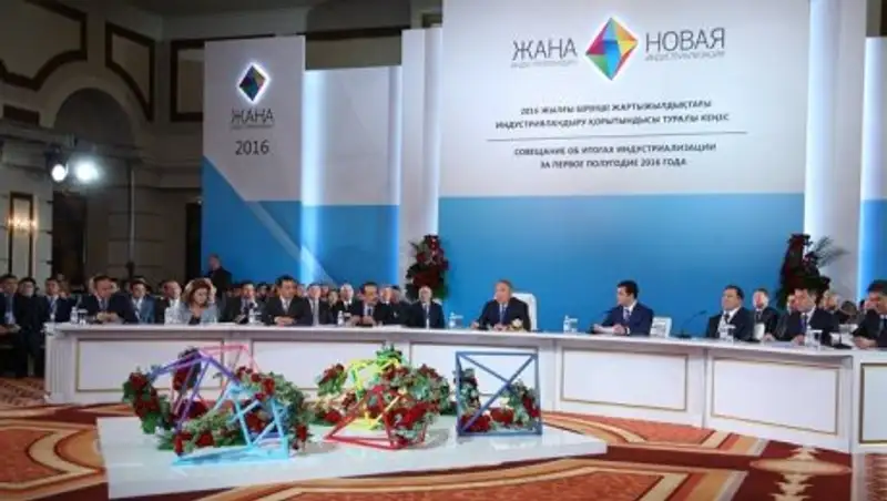 Нурсултан Назарбаев призвал избавиться от анекдотов про ленивых казахов