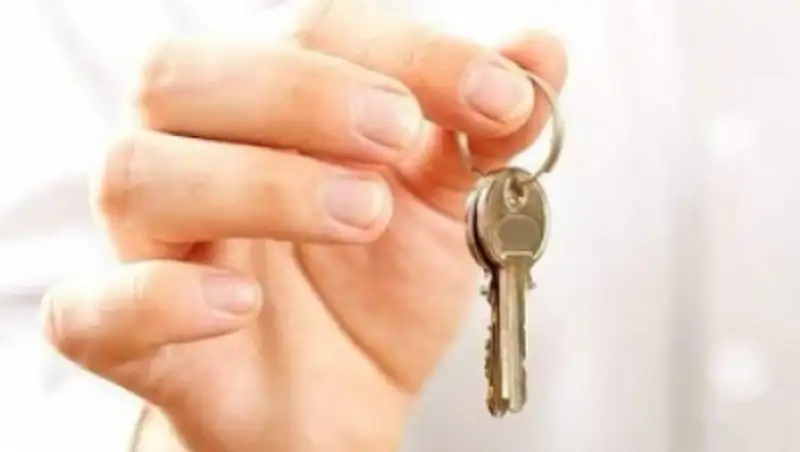 За раздачу служебных квартир уволен директор центра занятости населения Шымкента