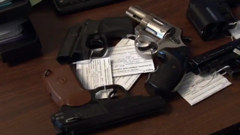 В Алматы полиция полностью выкупила у населения зарегистрированное травматическое оружие