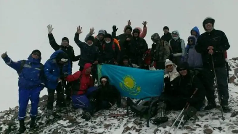 О&#1178;О альпинистері «Т&#1241;уелсіздік Шы&#1187;ын» ба&#1171;ындырды