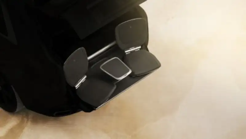 Внедорожник Rolls-Royce Cullinan получит выдвигающиеся кресла
