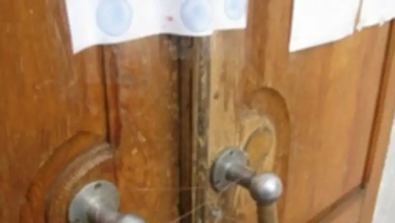 Судоисполнители опечатали офис дорожной компании