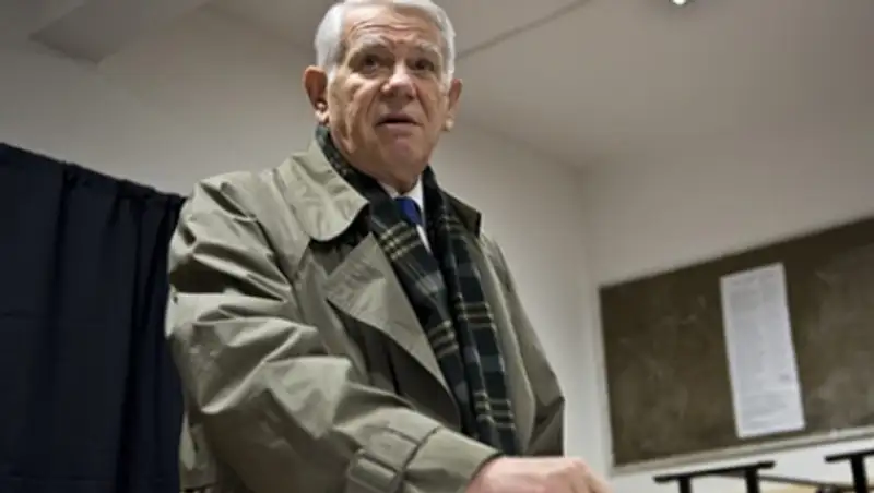 Второй за месяц глава МИД Румынии подал в отставку