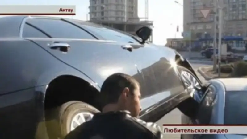 В Актау произошла авария, которую обсуждают все