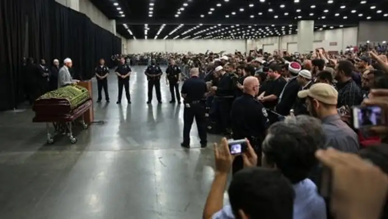 Тысячи людей пришли проститься с Мухаммедом Али