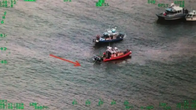 В реку Гудзон в Нью-Йорке упал малый самолет