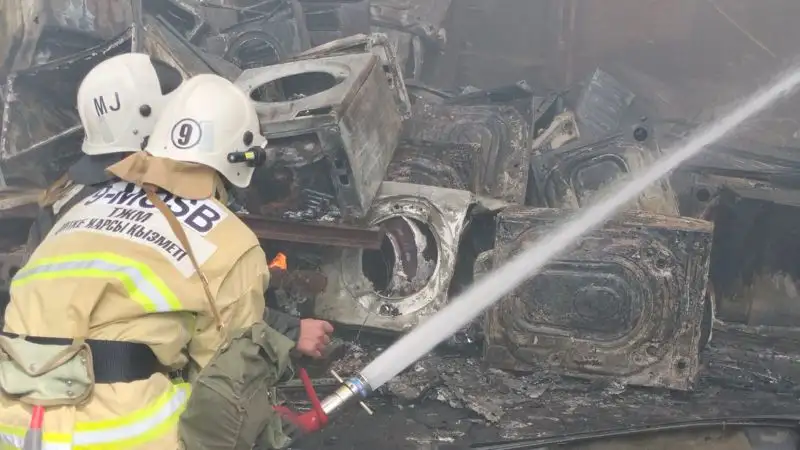 Крупный пожар вспыхнул в магазине бытовой техники в Шымкенте, фото - Новости Zakon.kz от 17.07.2023 17:45