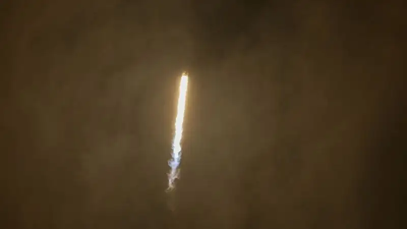 SpaceX запустила ракету-носитель с 56 спутниками Starlink нового поколения