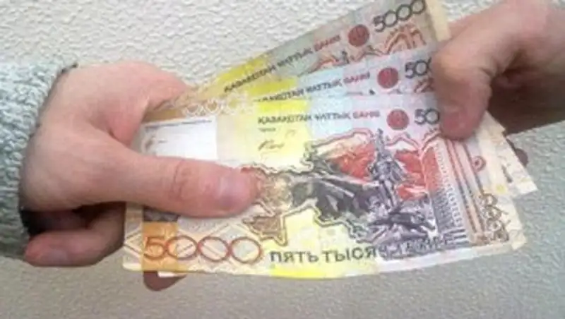 В Атырау предприниматель отдал мошенникам 80 тысяч долларов за содействие