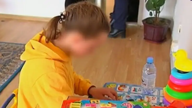 Мне маму не жалко - у девочки, которую уродовали родные, появился опекун