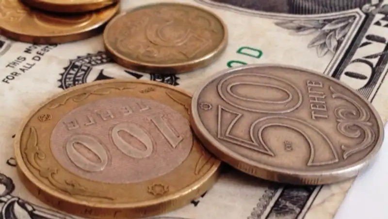 Доллар на бирже опустился до 361 тенге