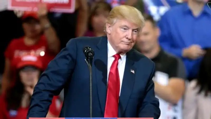 "Пердёжный закон" Трампа рассмешил пользователей соцсетей