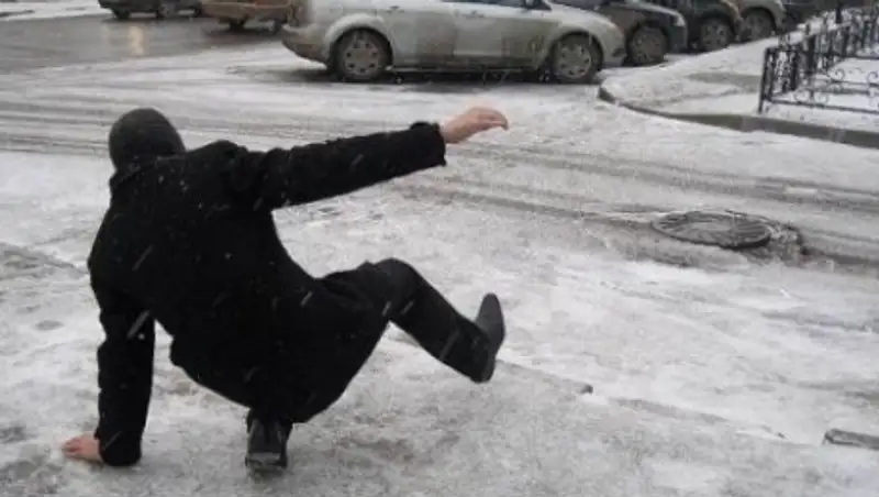 В Усть-Каменогорске из-за гололеда пострадали более 200 человек