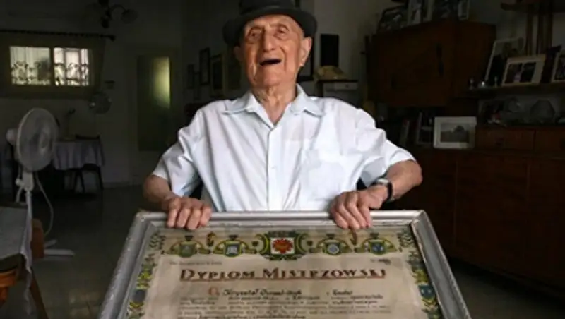 Старейшим жителем планеты стал бывший узник Освенцима