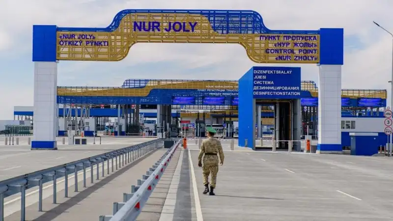 В КГД отреагировали на жалобу о десятках фур, застрявших на границе Казахстана с Китаем