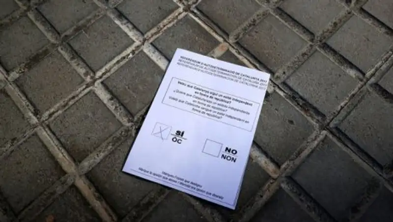 МВД Испании закрыло большинство участков для референдума Каталонии