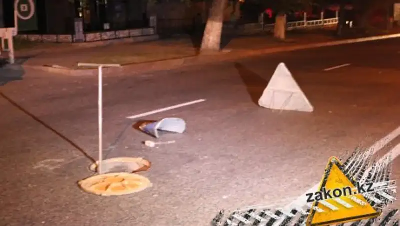 В Алматы Toyota наехала на дорожного рабочего