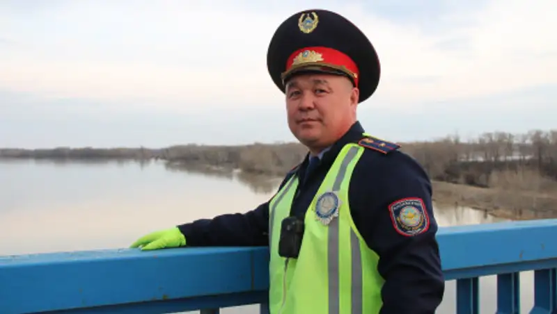 Павлодарский полицейский спас самоубийцу
