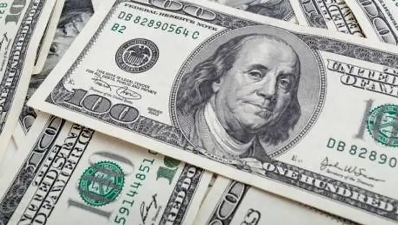 Курс доллара слегка снизился