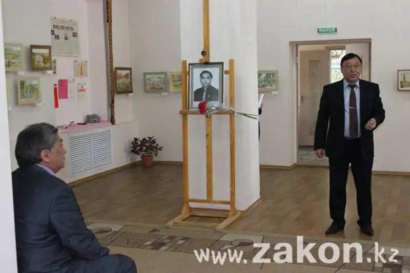 В Восточно-Казахстанском музее искусств открылась выставка Шангерея Ибраева (фото) В Восточно-Казахстанском музее искусств открылась выставка Шангерея Ибраева (фото), фото - Новости Zakon.kz от 17.05.2012 17:25