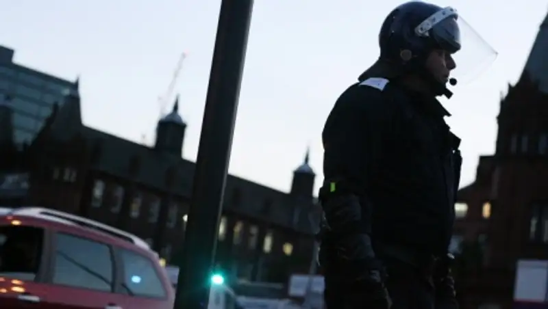 Полицейские перекрыли несколько улиц в Ливерпуле после сообщения о террористической угрозе