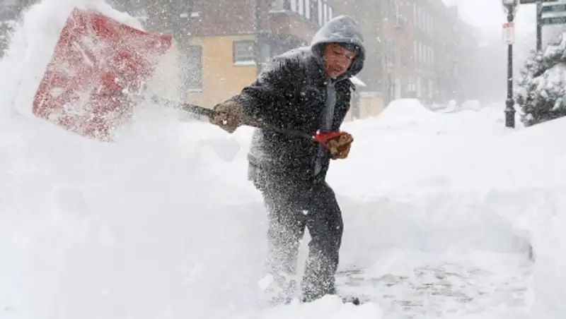 Из-за снежной бури на севере Японии без света остались 4 тысячи домов