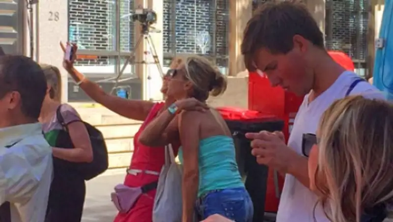 Туристы превратили захваченное кафе в Сиднее в фон для селфи