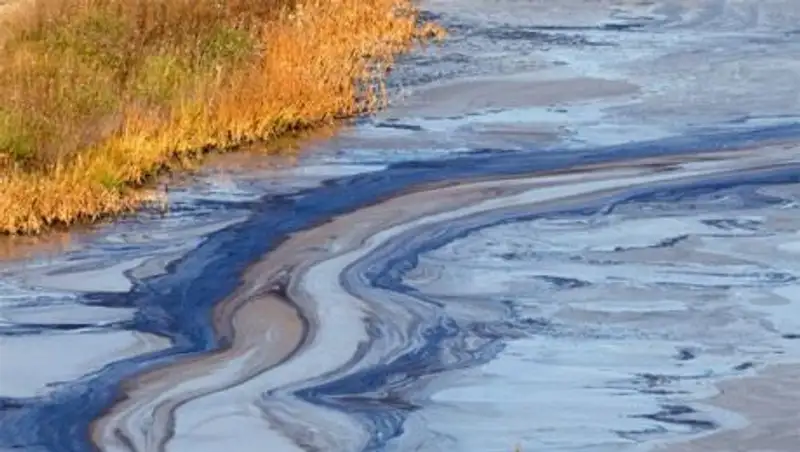 Вода на Иртыше загрязнена нефтепродуктами