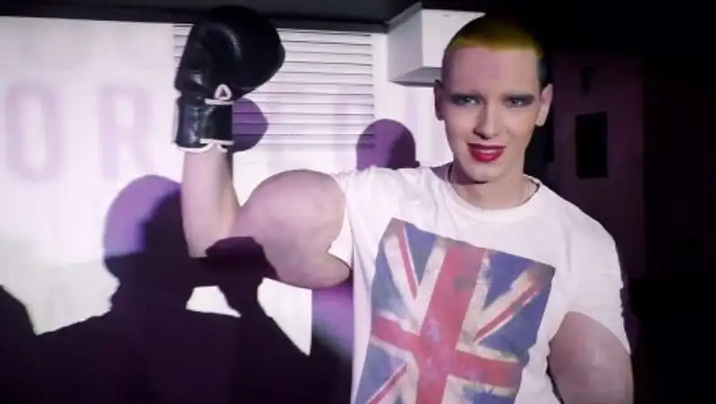 Влогер испытал на себе удар рук-базук