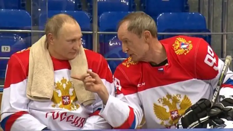 Путин провёл тренировку по хоккею в Сочи