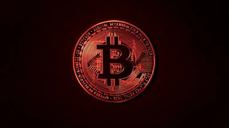 Цены на популярные криптовалюты: биткоин закрепился на отметке в 27 тыс. долларов