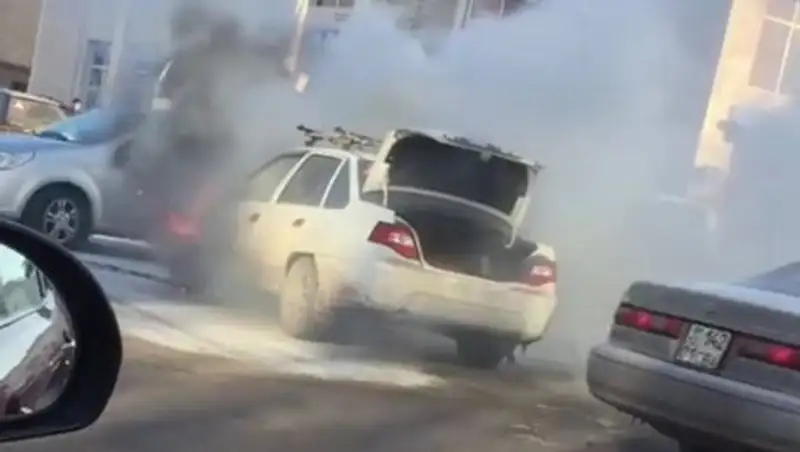 В результате ДТП в Астане загорелся автомобиль