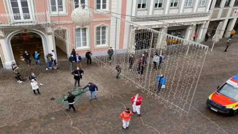 Автомобиль въехал в толпу людей в Германии – есть погибшие