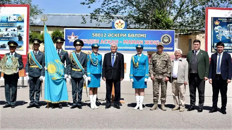 Автор герба Казахстана встретился с военнослужащими Вооруженных сил