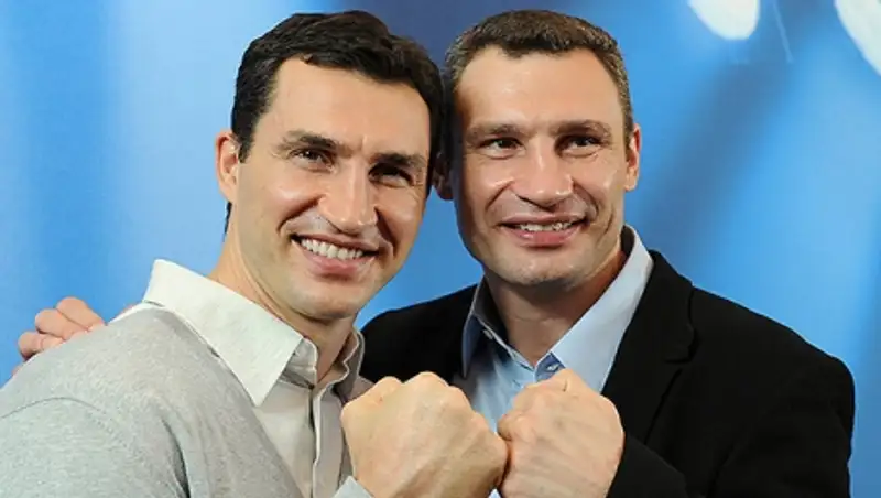 Братья Кличко сплясали в центре Киева