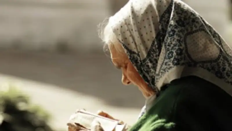 Одинокие пенсионеры имеют льготы по налогу на имущество и землю