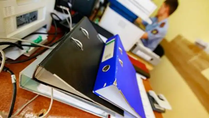 Инцидент с падением конструкции на женщину прокомментировали в полиции