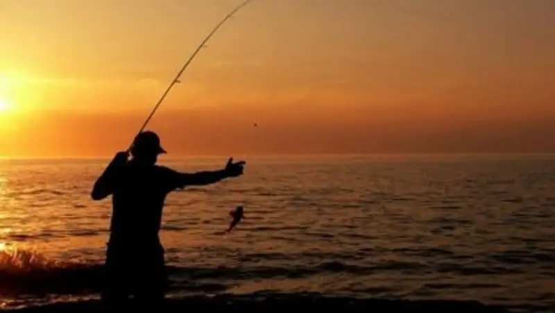 Из-за проливных дождей в Костанайской области рыбаки трое суток провели на озере