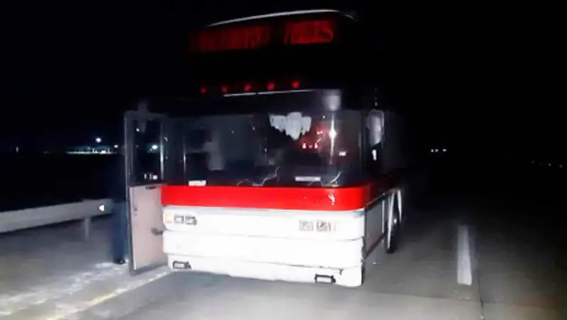 Два автобуса в мороз сломались на трассе в Павлодарской области