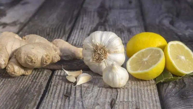 Ученый развеял миф о пользе имбиря и лимона в борьбе с коронавирусом